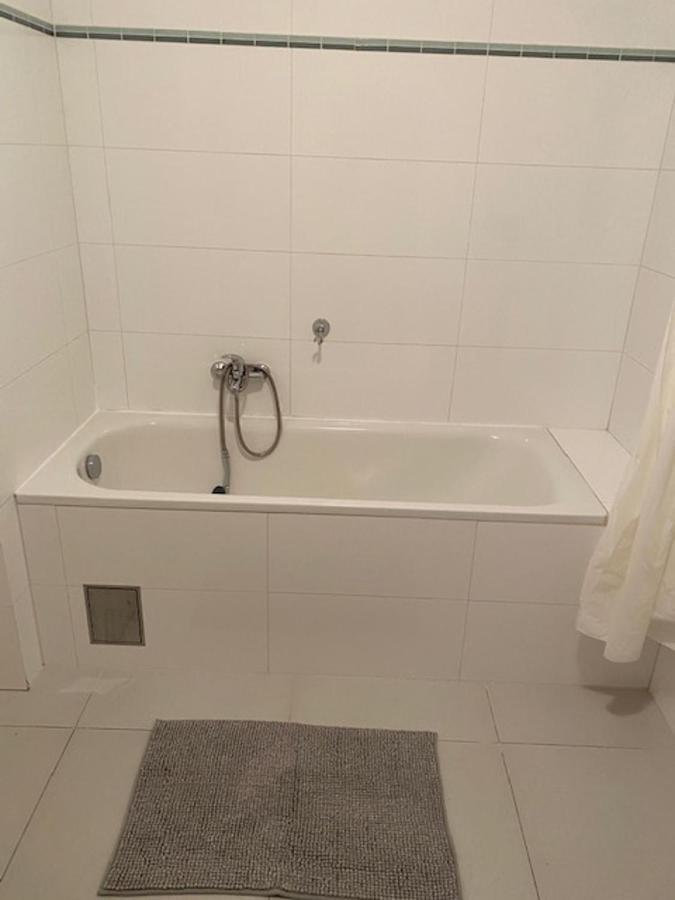 Large 3 Bedroom Family Apartment With Balcony Prag Exteriör bild