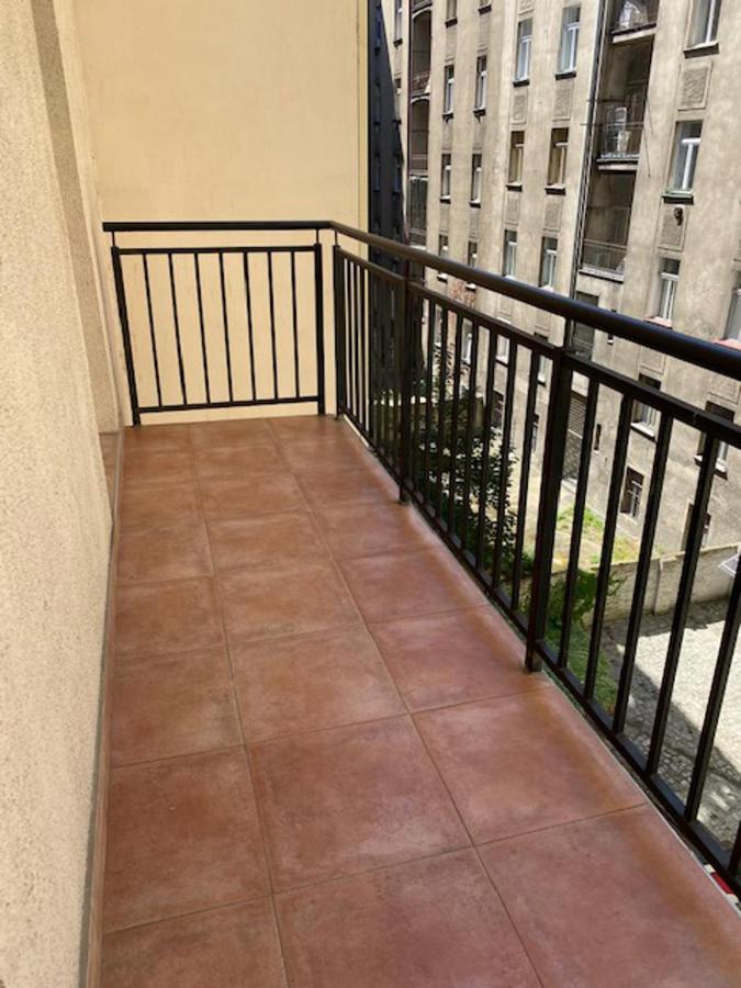 Large 3 Bedroom Family Apartment With Balcony Prag Exteriör bild