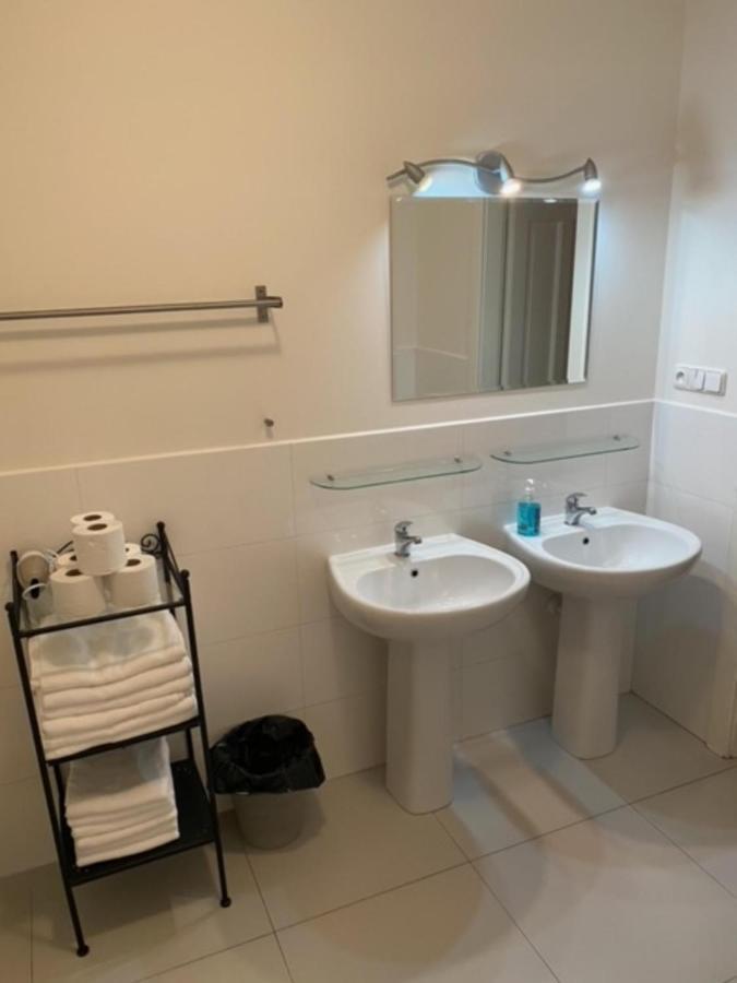 Large 3 Bedroom Family Apartment With Balcony Prag Exteriör bild