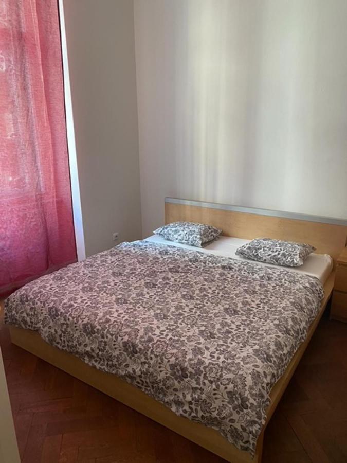 Large 3 Bedroom Family Apartment With Balcony Prag Exteriör bild