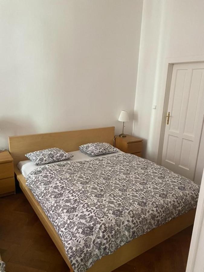 Large 3 Bedroom Family Apartment With Balcony Prag Exteriör bild