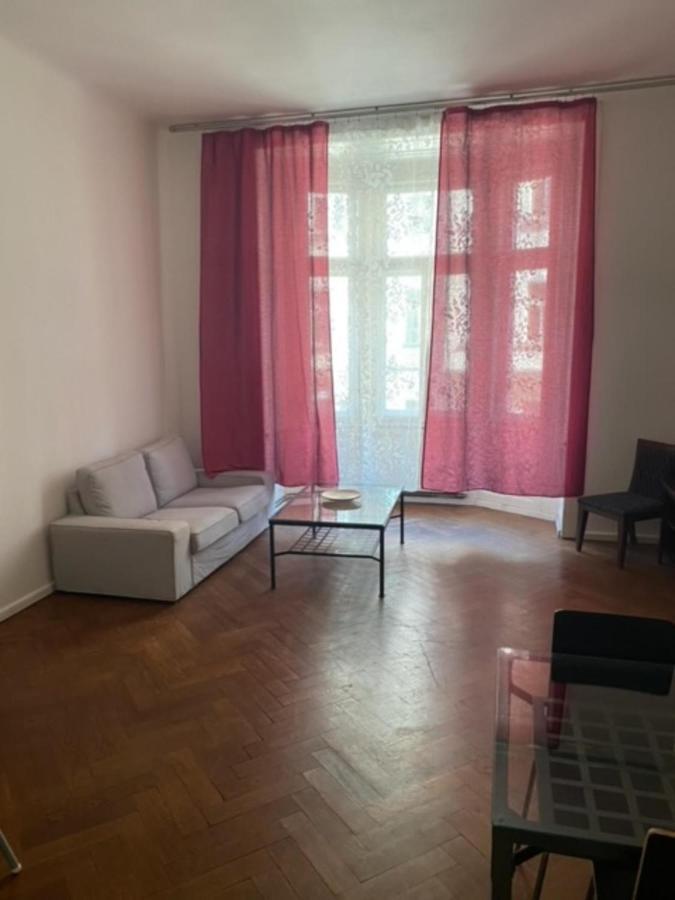 Large 3 Bedroom Family Apartment With Balcony Prag Exteriör bild