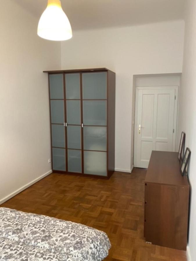 Large 3 Bedroom Family Apartment With Balcony Prag Exteriör bild