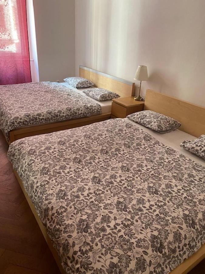 Large 3 Bedroom Family Apartment With Balcony Prag Exteriör bild