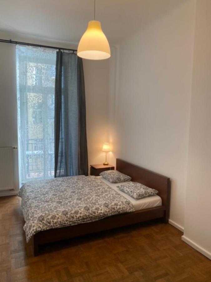 Large 3 Bedroom Family Apartment With Balcony Prag Exteriör bild